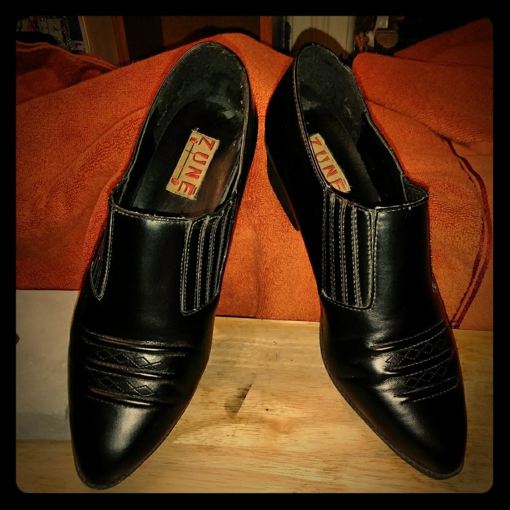 Women's Zune shoe/boot